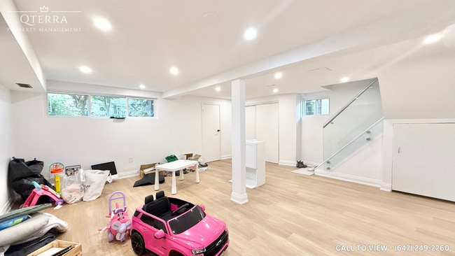 16 Senlac Rd in Toronto, ON - Building Photo - Building Photo