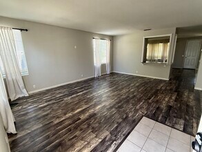9644 Crisswell Dr in Elk Grove, CA - Building Photo - Building Photo