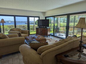 1640 12 Oaks Way in North Palm Beach, FL - Building Photo - Building Photo