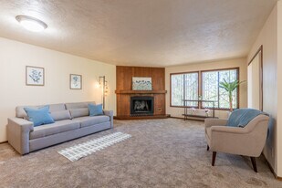 Delta Grove in Eugene, OR - Building Photo