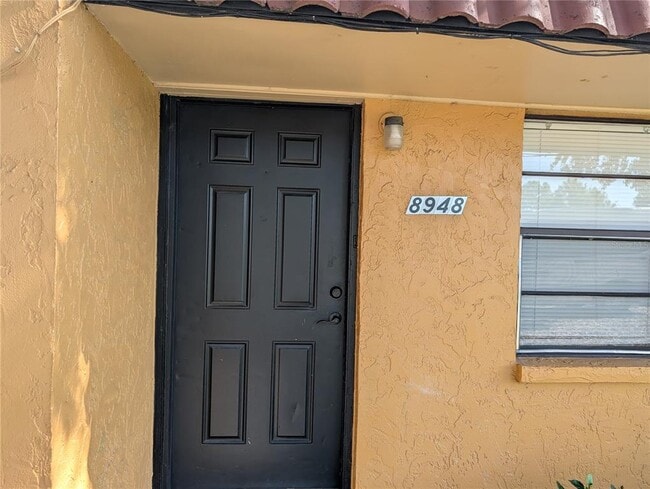 8944 TEMPLE TERRACE Hwy in Temple Terrace, FL - Building Photo - Building Photo