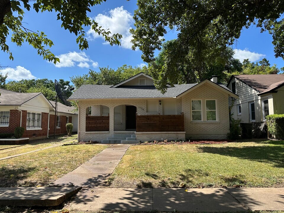 1126 Pioneer Dr in Dallas, TX - Building Photo