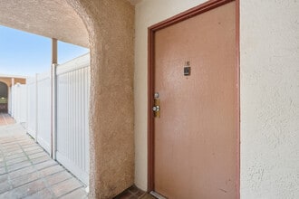 7924 Woodman Ave, Unit 3 in Panorama City, CA - Building Photo - Building Photo