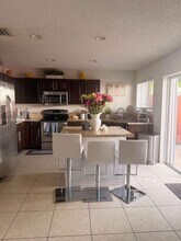 10863 NW 53rd Ln in Doral, FL - Building Photo - Building Photo