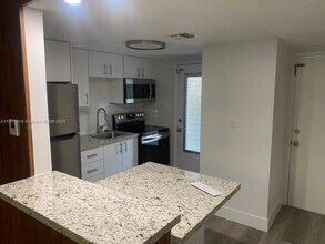 24 Calabria Ave in Coral Gables, FL - Building Photo - Building Photo