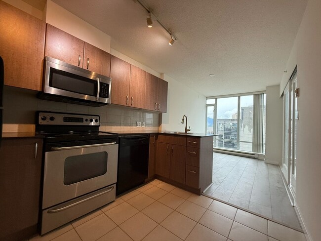 610 Granville St in Vancouver, BC - Building Photo - Building Photo