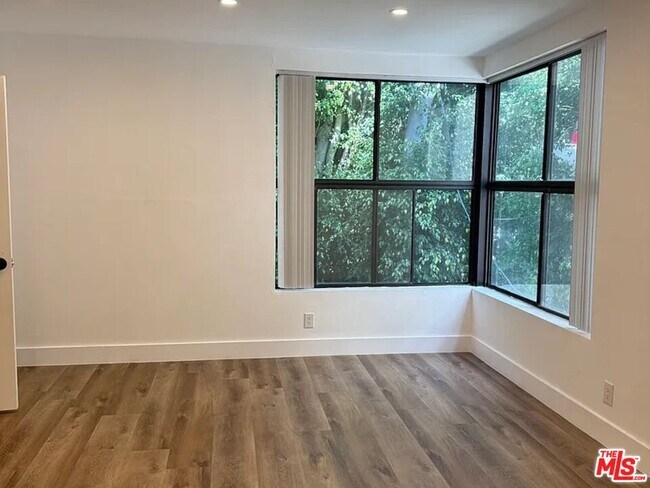 1600 Camden Ave in Los Angeles, CA - Building Photo - Building Photo