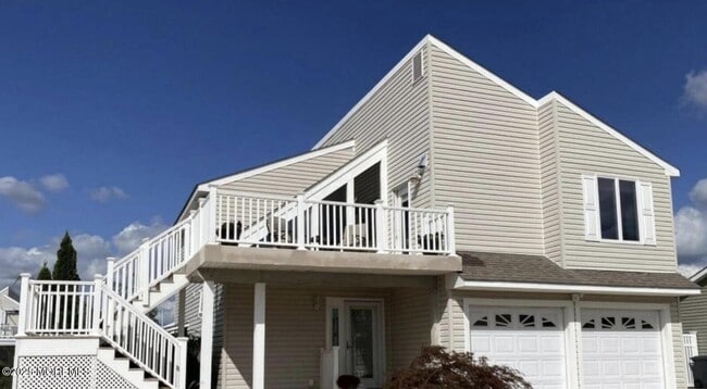 104 Catherine Ln