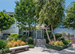 8152 Manitoba St, Unit 3 in Playa Del Rey, CA - Foto de edificio - Building Photo