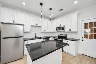 8015 Elbert St in Houston, TX - Building Photo - Building Photo