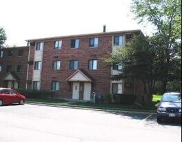 15 Parkside Ct in Vernon Hills, IL - Building Photo