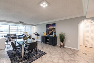 3540 Whitehall Dr in West Palm Beach, FL - Building Photo - Building Photo