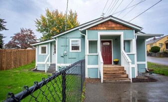 1302 N Montgomery Ave in Bremerton, WA - Building Photo