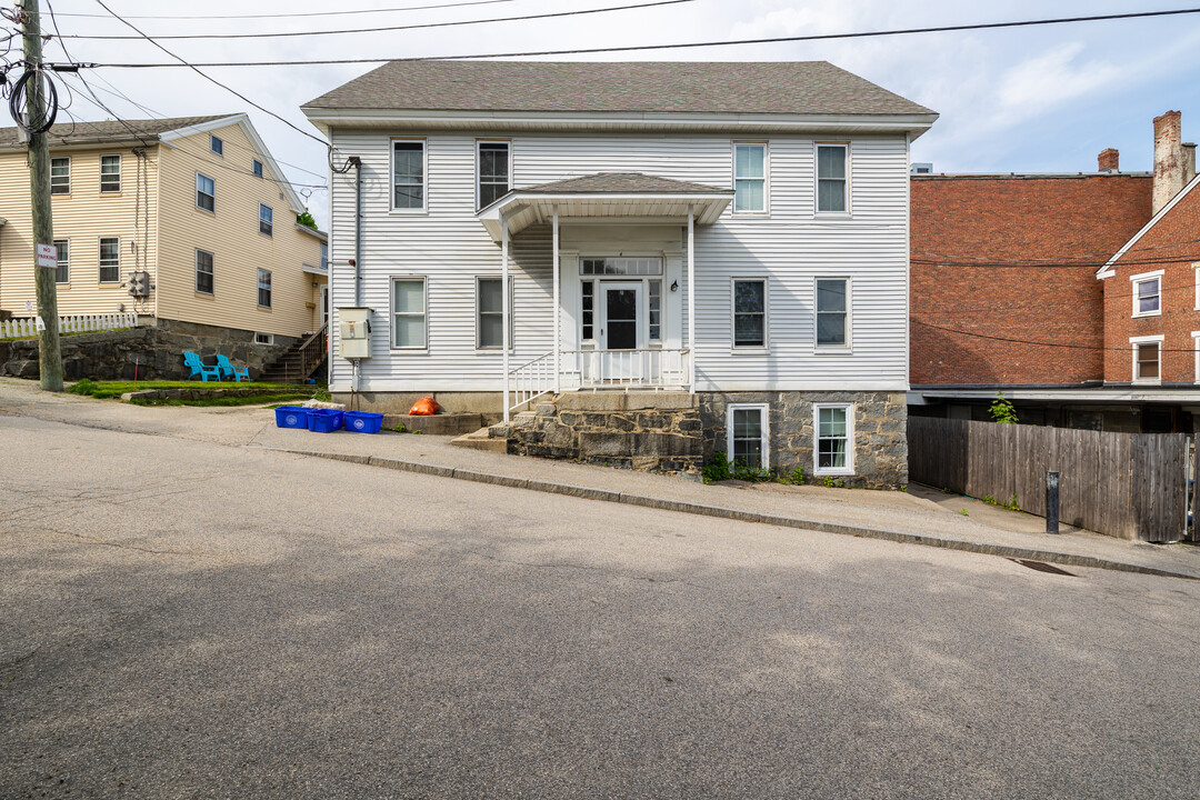 4 Chapel St in Newmarket, NH - Building Photo