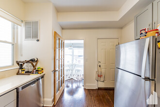 2251 W Melrose St, Unit # 01 in Chicago, IL - Building Photo - Building Photo