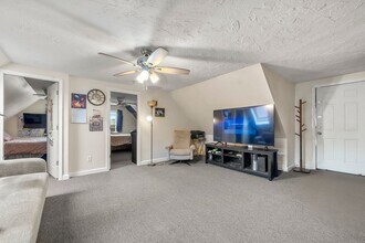 10 Holman St in Attleboro, MA - Building Photo - Building Photo