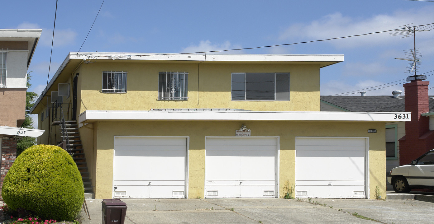 3631 Midvale Ave in Oakland, CA - Building Photo