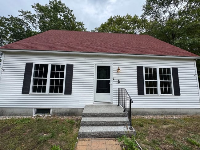 15 McGrath Dr in Raymond, ME - Building Photo - Building Photo