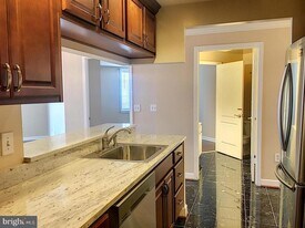 901 N Monroe St in Arlington, VA - Building Photo