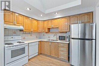 6 Robindale Ave in Toronto, ON - Building Photo - Building Photo