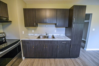 9318-93108 108 Ave in Grande Prairie, AB - Building Photo - Building Photo