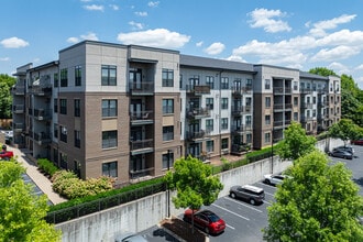 District at Seven Springs in Brentwood, TN - Foto de edificio - Building Photo
