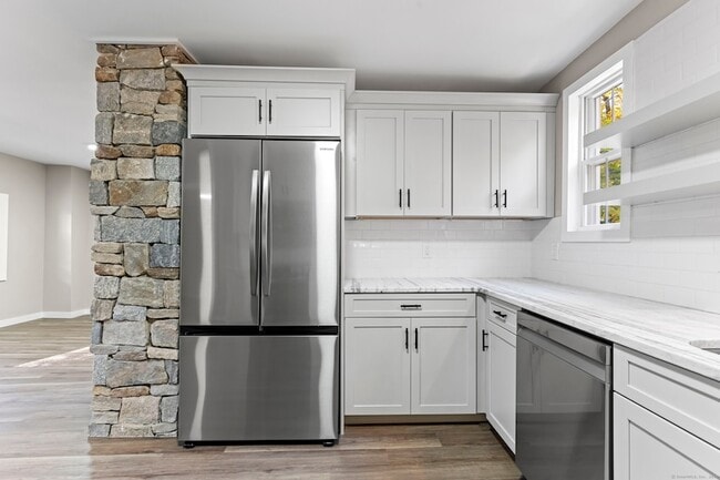 914 Chamberlain Hwy in Berlin, CT - Building Photo - Building Photo