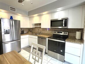 7049 Marlberry Ln in Tamarac, FL - Building Photo - Building Photo