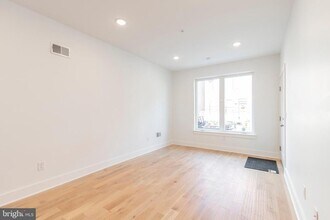 2412 Master St in Philadelphia, PA - Foto de edificio - Building Photo