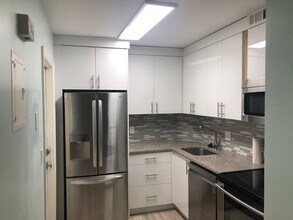 1950 N Andrews Ave, Unit Manor Grove Condo in Wilton Manors, FL - Building Photo - Building Photo