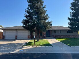 1164 Sapphire Way in Manteca, CA - Building Photo