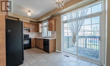 10 Post Oak Dr in Richmond Hill, ON - Building Photo - Building Photo