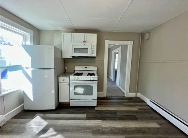 15 School St in West Warwick, RI - Building Photo - Building Photo