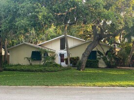 837 Seminole Ln in Vero Beach, FL - Building Photo
