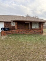 2417 E Walnut Ave in Enid, OK - Building Photo