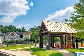 2000 Ashby Ln in Hoover, AL - Foto de edificio - Building Photo