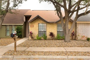 11 Cardinal Ave in McAllen, TX - Building Photo