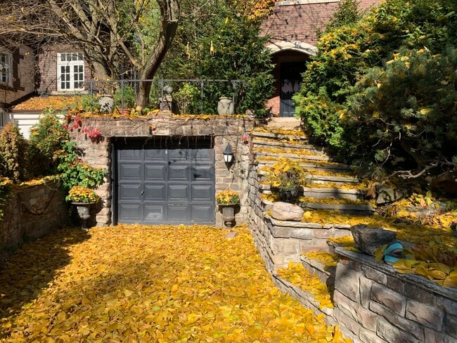 76 Poplar Plains Cres in Toronto, ON - Building Photo - Building Photo