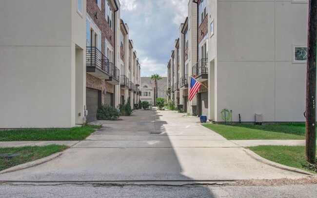 5521 Larkin St in Houston, TX - Building Photo - Building Photo