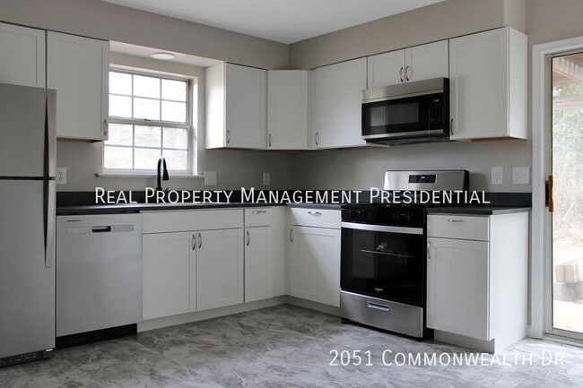 2051 Commonwealth Dr in Charlottesville, VA - Building Photo - Building Photo