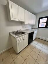 40 Harvard Ave, Unit 1 in Brookline, MA - Foto de edificio - Building Photo