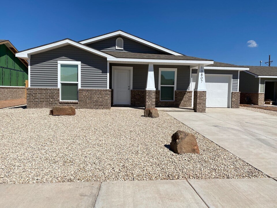 13807 Paris Ave in Lubbock, TX - Building Photo