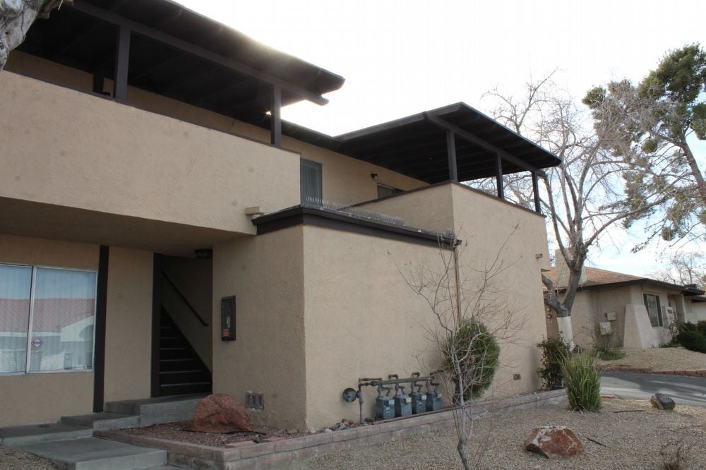 2657 McLeod Dr in Las Vegas, NV - Building Photo