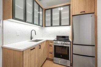321 E 17th St in New York, NY - Building Photo - Building Photo