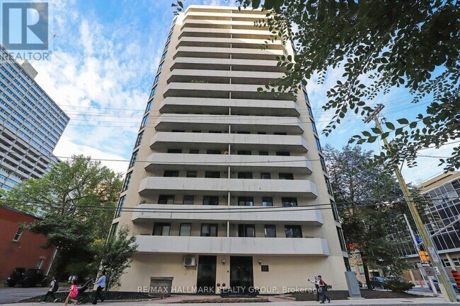 200 Bay St in Ottawa, ON - Building Photo - Building Photo