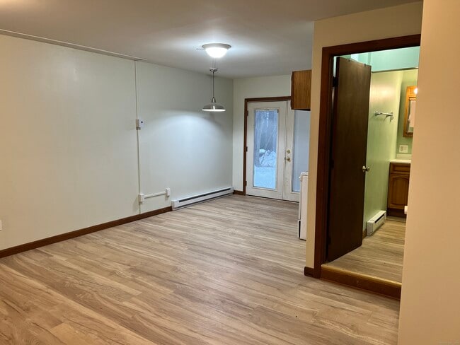 227 Danbury Rd in New Milford, CT - Building Photo - Building Photo