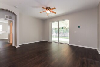 6717 Cambridge Park Dr in Apollo Beach, FL - Building Photo - Building Photo