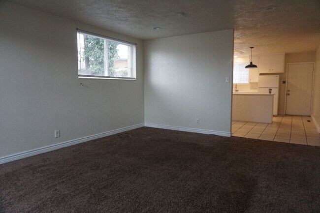 2564 S 700 E in Salt Lake City, UT - Building Photo - Building Photo