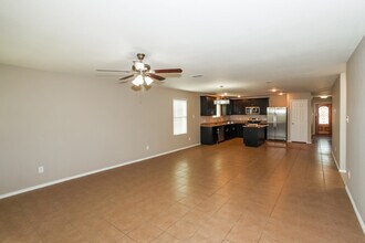 10008 Calcite Dr in Fort Worth, TX - Foto de edificio - Building Photo