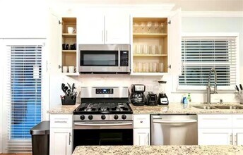 2596 Dawn Dr in Decatur, GA - Building Photo - Building Photo